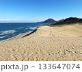 冬の日本海と鳥取砂丘　日本 133647074