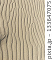 砂漠（砂丘）の風紋 133647075