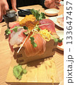 溢れる盛り沢山のお刺身 133647457
