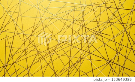 黄色い背景に金の幾何学ラインが重なる華やかな抽象背景デザイン 133649389