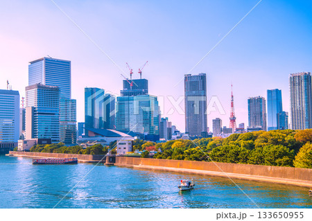日本の東京都市景観 浜松町や水上バス「竜馬」、東京タワー、麻布台などを望む 日本の東京都市景観 浜松町や水上バス「竜馬」、東京タワー、麻布台などを望む 133650955