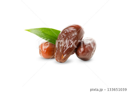 Sweet, nutritious dates ideal for Ramadan appetizers, isolated, PNG 133651039