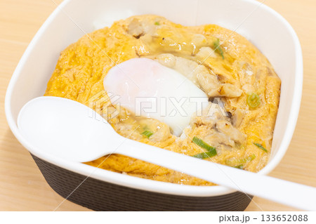 おいしいコンビニ弁当の親子丼 おいしいコンビニ弁当の親子丼 133652088