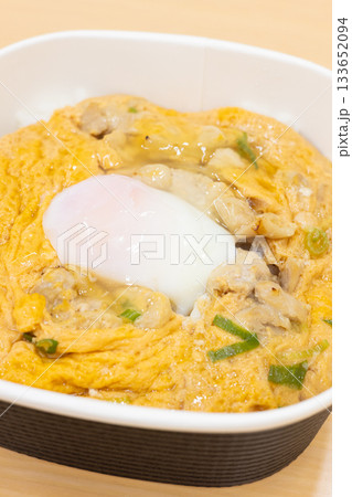 おいしいコンビニ弁当の親子丼 おいしいコンビニ弁当の親子丼 133652094