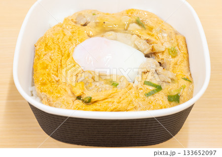 おいしいコンビニ弁当の親子丼 133652097