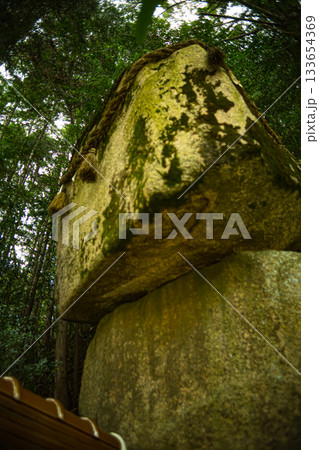 広島・廿日市・帯掛け明神と重なり岩 133654369