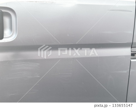 車のボディの擦り傷 133655147