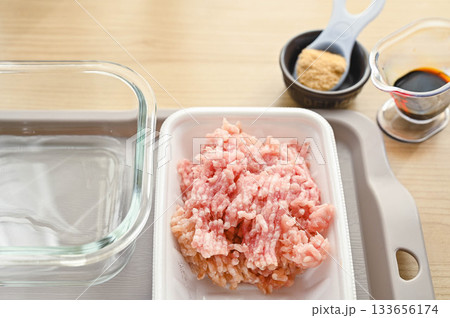 レンチン鶏そぼろの材料 レンチン鶏そぼろの材料 133656174