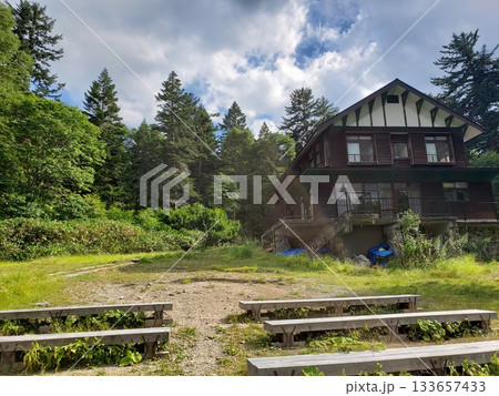 山奥の小屋 山奥の小屋 133657433