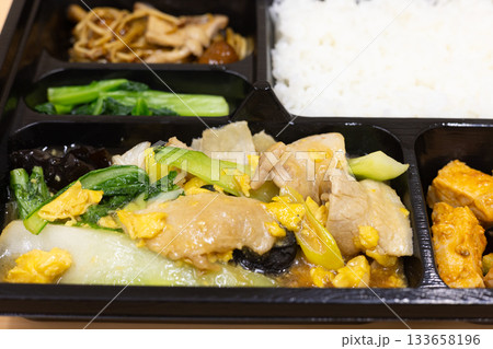 おいしい豚肉の卵炒め中華弁当 おいしい豚肉の卵炒め中華弁当 133658196