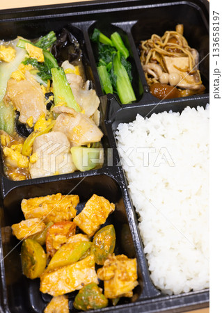 おいしい豚肉の卵炒め中華弁当 おいしい豚肉の卵炒め中華弁当 133658197