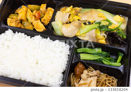 おいしい豚肉の卵炒め中華弁当 おいしい豚肉の卵炒め中華弁当 133658204