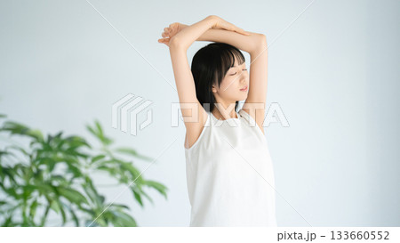 若い女性の美容イメージ 133660552