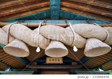 出雲大社 神楽殿の大しめ縄 出雲大社 神楽殿の大しめ縄 133666936