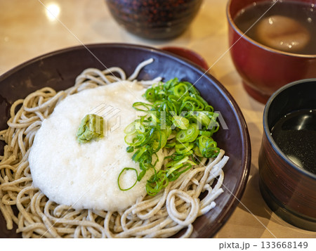 とろろ香る山かけそばと甘味のお汁粉 とろろ香る山かけそばと甘味のお汁粉 133668149