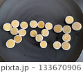 うずらの卵で文字ってみた 133670906