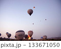 トルコのカッパドキアの気球 133671050