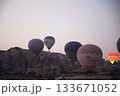 トルコのカッパドキアの気球 133671052