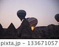 トルコのカッパドキアの気球 133671057