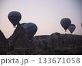 トルコのカッパドキアの気球 133671058