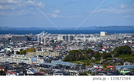 大村市(長崎県/新大村駅建設後) 遠景に針尾電波塔と西海橋(佐世保) 大村市(長崎県/新大村駅建設後) 遠景に針尾電波塔と西海橋(佐世保) 133671569