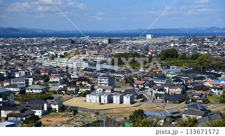 大村市(長崎県/新大村駅建設後) 遠景に針尾電波塔と西海橋(佐世保) 大村市(長崎県/新大村駅建設後) 遠景に針尾電波塔と西海橋(佐世保) 133671572