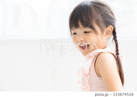 3歳の女の子 3歳の女の子 133674526