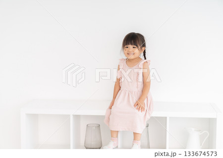 3歳の女の子 3歳の女の子 133674573