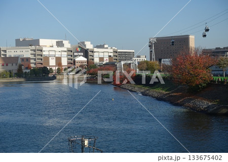 秋の青空とみなとみらいの風景 秋の青空とみなとみらいの風景 133675402