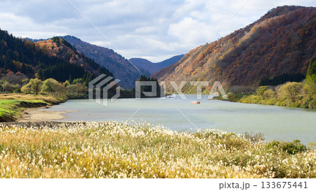 最上川　晩秋の絶景　舟下り　山形県 133675441