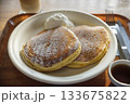 カフェの手作りパンケーキ 133675822