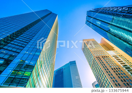 日本の東京都市景観 新時代へ、希望の光…汐留のオフィス街などを望む。明日へ… 日本の東京都市景観 新時代へ、希望の光…汐留のオフィス街などを望む。明日へ… 133675944