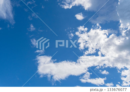 晩夏の空　午後の澄んだ青空と雲31 133676077
