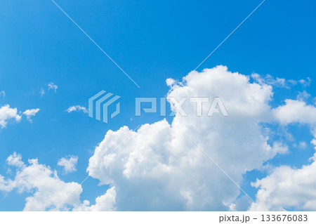 晩夏の空 午後の澄んだ青空と雲38 晩夏の空 午後の澄んだ青空と雲38 133676083