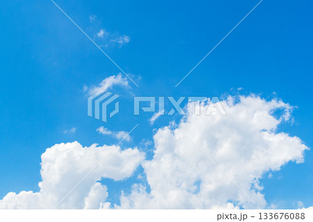晩夏の空　午後の澄んだ青空と雲43 133676088