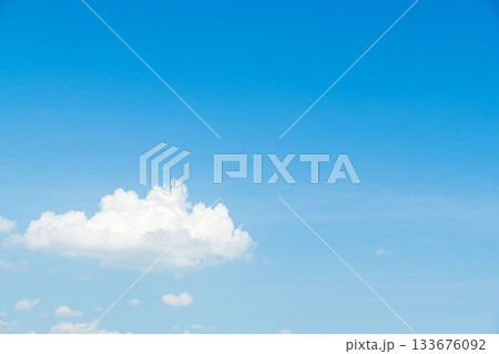 晩夏の空　午後の澄んだ青空と雲47 133676092