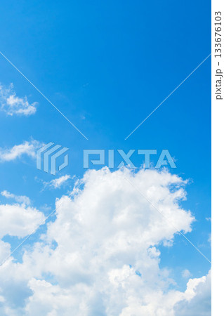 晩夏の空 午後の澄んだ青空と雲58 晩夏の空 午後の澄んだ青空と雲58 133676103