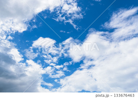 晩夏の空 午後の澄んだ青空と雲20 晩夏の空 午後の澄んだ青空と雲20 133676463