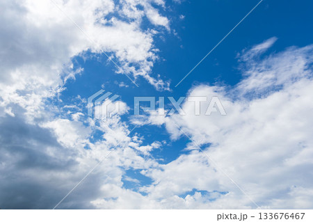 晩夏の空　午後の澄んだ青空と雲22 133676467