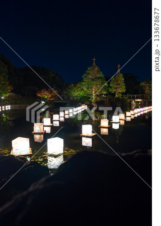 【縦写真】名古屋の白鳥庭園の夜景 【縦写真】名古屋の白鳥庭園の夜景 133678677