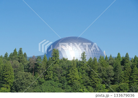 田園地帯から見る福井県立恐竜博物館の恐竜ホール 田園地帯から見る福井県立恐竜博物館の恐竜ホール 133679036