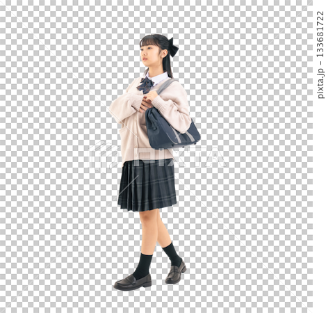 歩く制服を着た女子学生 手作業で精密に切り抜いた背景透過全身写真PNG 歩く制服を着た女子学生 手作業で精密に切り抜いた背景透過全身写真PNG 133681722