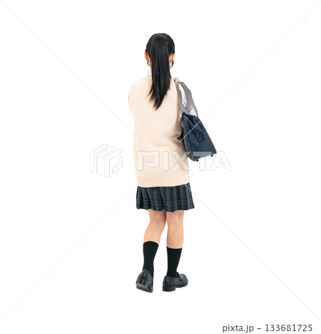 制服を着た女子学生の後ろ姿　手作業で精密に切り抜いた背景透過全身写真PNG 133681725