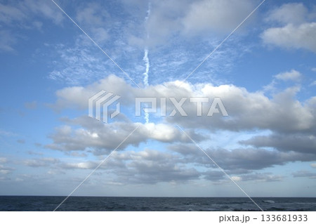 空を突き抜ける 133681933