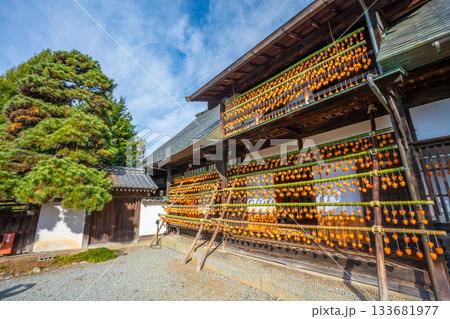 旧高野家住宅「甘草屋敷」  山梨県甲州市の特産品・枯露柿　干し柿 133681977