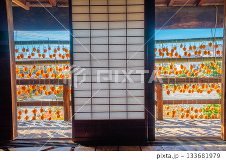 旧高野家住宅「甘草屋敷」  山梨県甲州市の特産品・枯露柿　干し柿 133681979