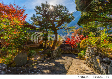 赤沢宿　紅葉　山梨県　早川町 133682075