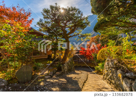 赤沢宿　紅葉　山梨県　早川町 133682078