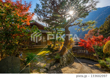 赤沢宿 紅葉 山梨県 早川町 赤沢宿 紅葉 山梨県 早川町 133682097