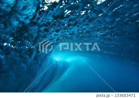 Ocean wave spectacle, Immersive view of powerful ocean wave from beneath surface 133683471